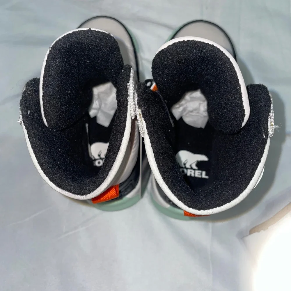 Sorel Kids Whitney II‎ Strap Waterproof Snow Boots Sea Salt Black Size 7